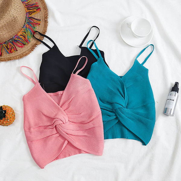 Sieviešu trikotāžas tops ar ievilktu priekšpusi un špica kakla izgriezumu