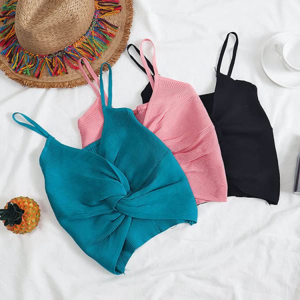 Sieviešu trikotāžas tops ar ievilktu priekšpusi un špica kakla izgriezumu