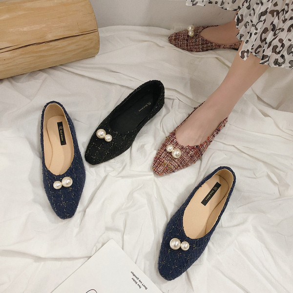 Moteriški laisvalaikio batai su perlais - smailaus modelio