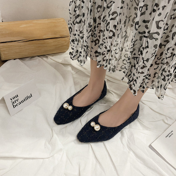 Moteriški laisvalaikio batai su perlais - smailaus modelio