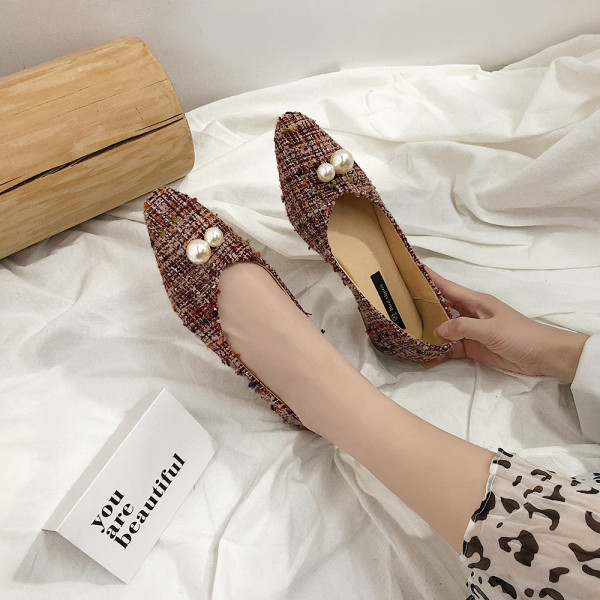 Moteriški laisvalaikio batai su perlais - smailaus modelio