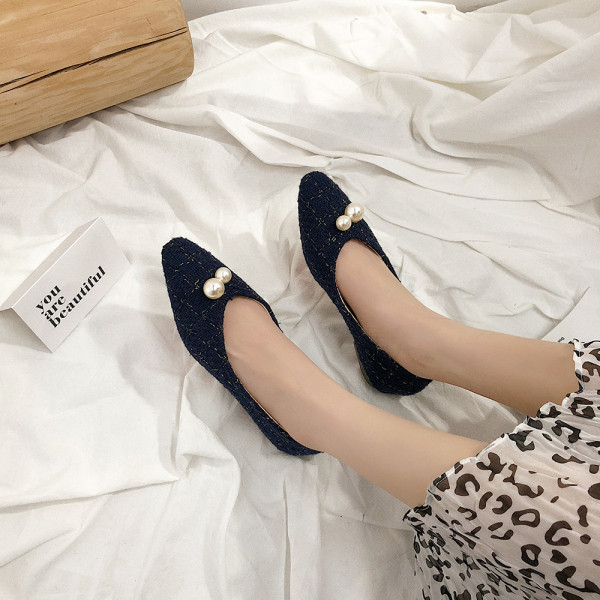 Moteriški laisvalaikio batai su perlais - smailaus modelio