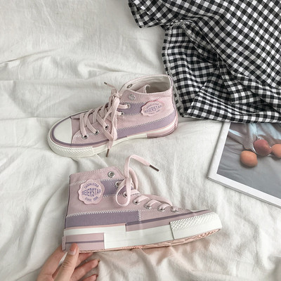 Jauns sieviešu kedu modelis ar šņorēm un plakanu zoli