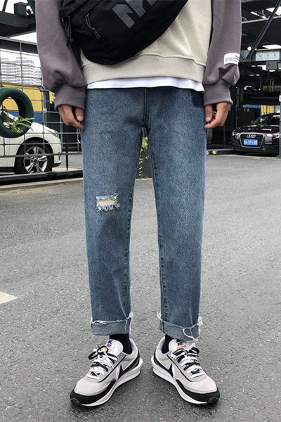 Ikdienas vīriešu džinsu taisns modelis ar saplēstiem motīviem