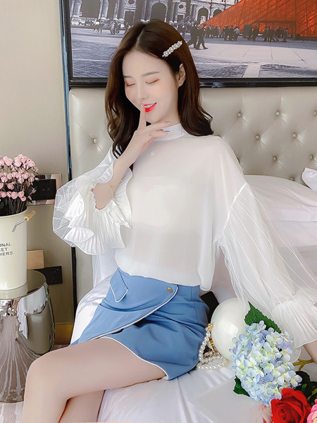 Plati moteriška šifoninė palaidinė žema apykakle aplink kaklą