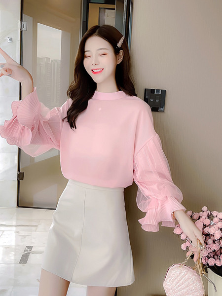 Plati moteriška šifoninė palaidinė žema apykakle aplink kaklą