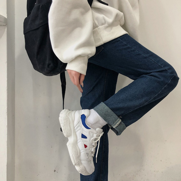 Alkalmi női tornacipő magas talppal és fűzővel