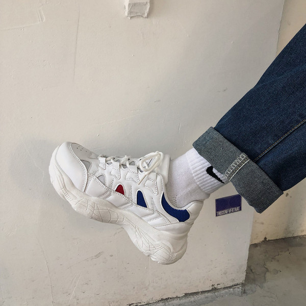 Alkalmi női tornacipő magas talppal és fűzővel