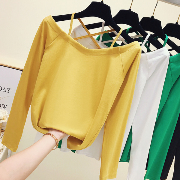 Modern női őszi blúz spitz dekoltázssal és csupasz vállakkal