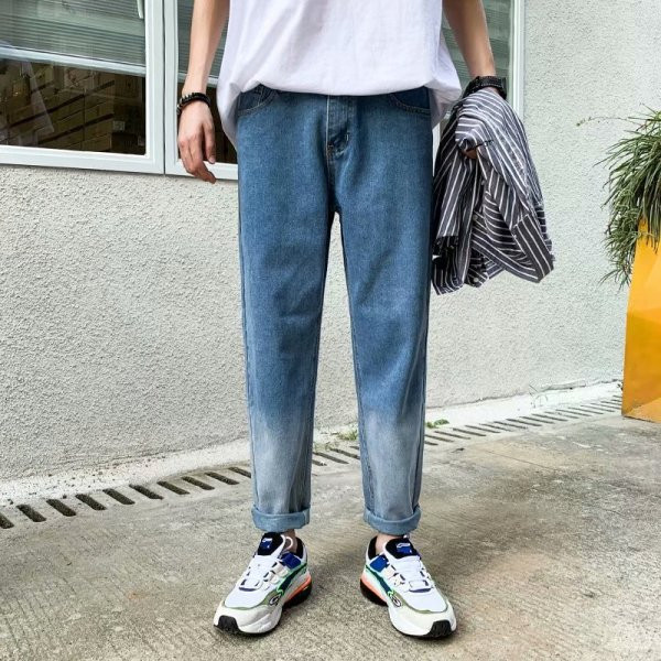 Pašreizējais vīriešu džinsu taisns modelis zaigojošās krāsās