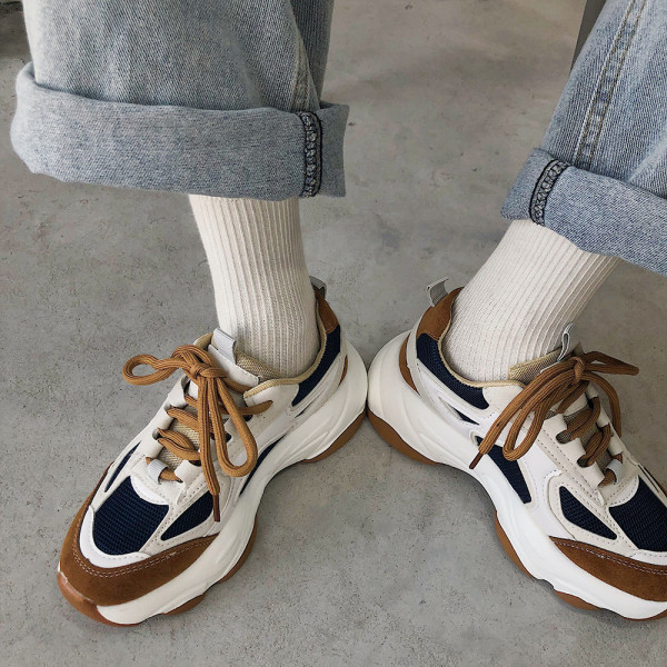 Női tornacipő fűzővel és lapos talppal öko velúrból