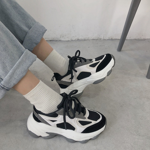 Női tornacipő fűzővel és lapos talppal öko velúrból