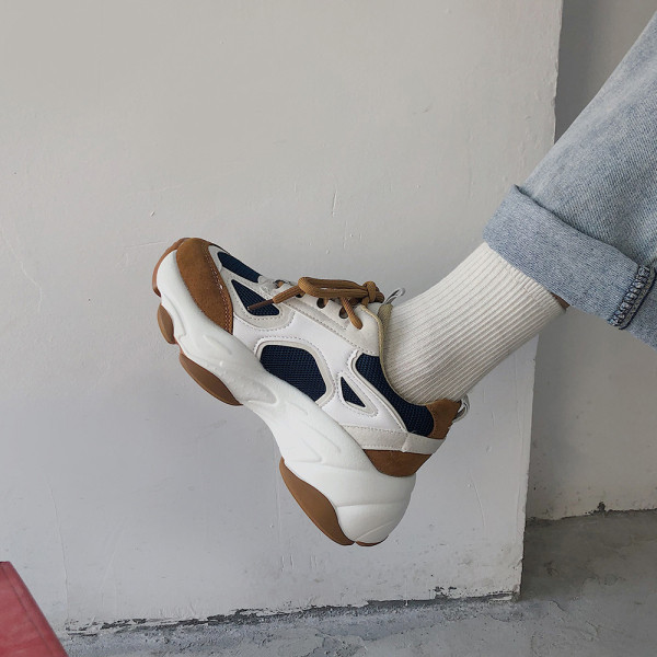 Női tornacipő fűzővel és lapos talppal öko velúrból