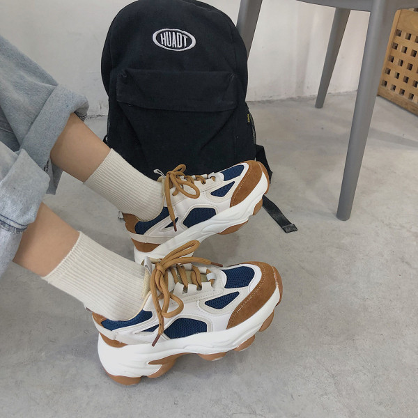 Női tornacipő fűzővel és lapos talppal öko velúrból