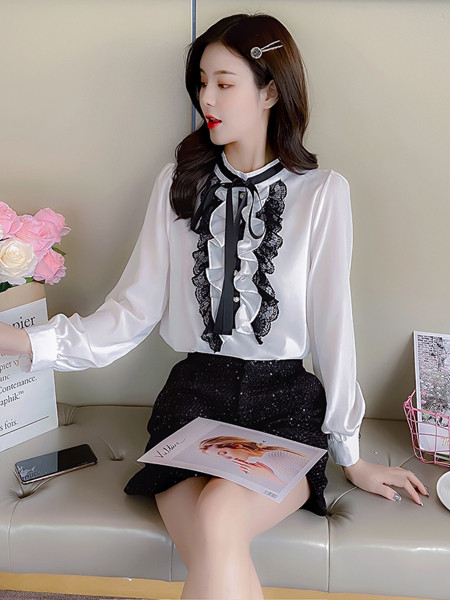 Pavasara sieviešu krekls ar mežģīņu elementiem un saitēm