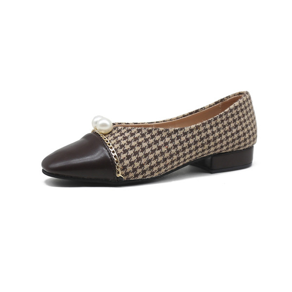 Laisvalaikio moteriški languoti batai su perlais ir plokščiu padu