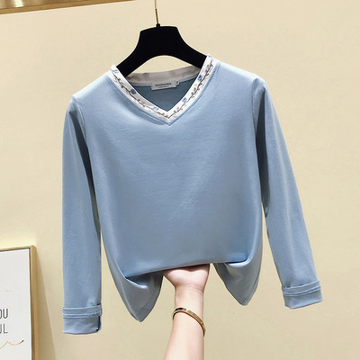 Bluză casual de damă cu decolteu spitz și broderie