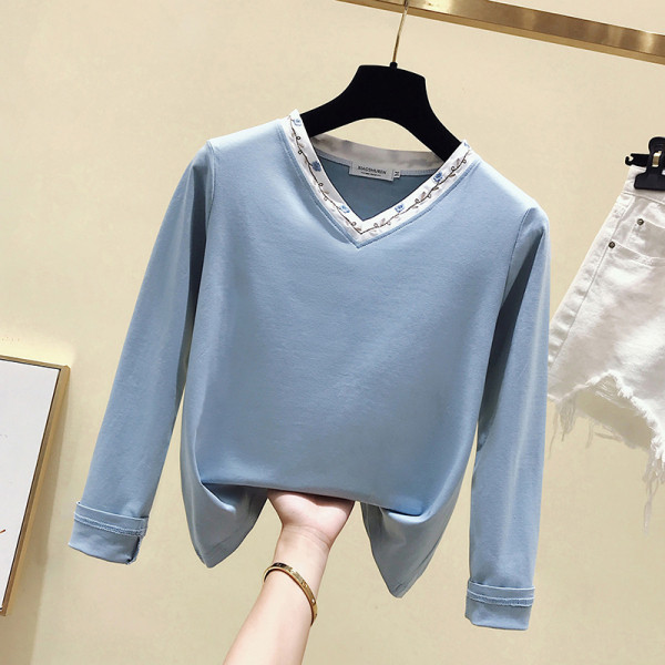 Bluză casual de damă cu decolteu spitz și broderie