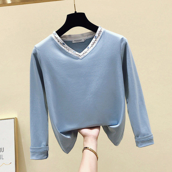 Bluză casual de damă cu decolteu spitz și broderie