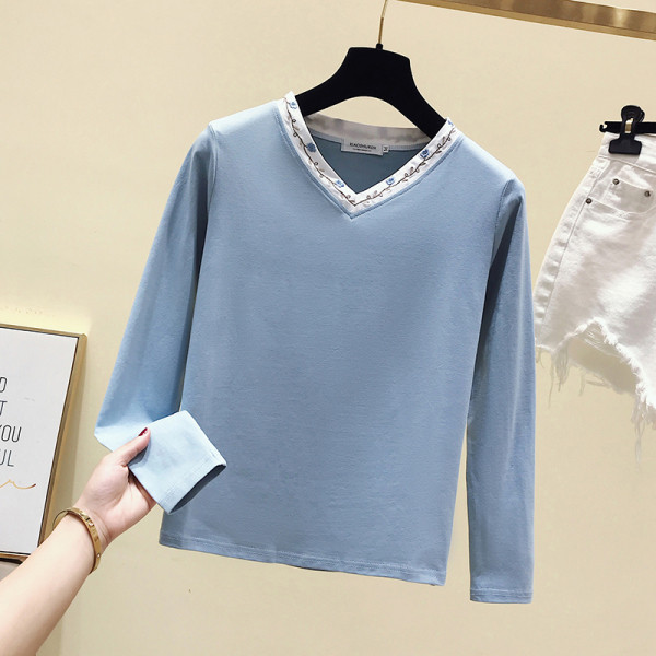 Bluză casual de damă cu decolteu spitz și broderie