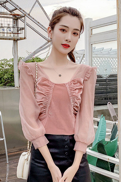 Elegantiška moteriška palaidinė su garbanomis