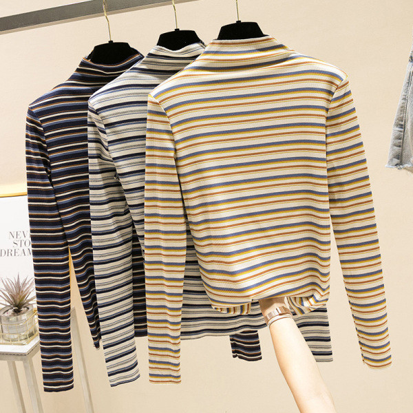 Svītraina sieviešu blūze ar polo apkakli piemērota ziemai