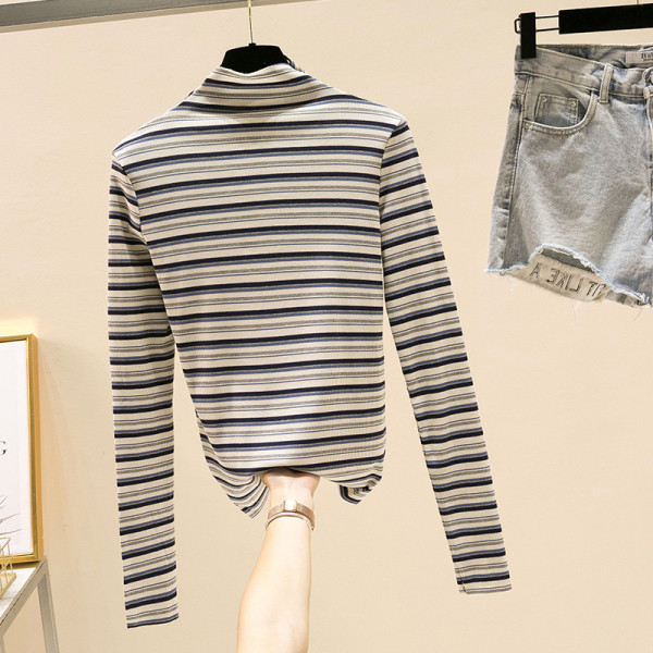 Svītraina sieviešu blūze ar polo apkakli piemērota ziemai