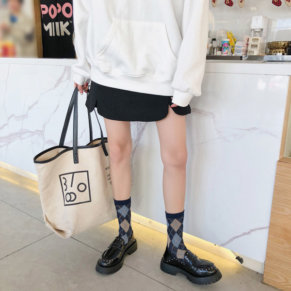 Ikdienas sieviešu apavi ar biezām zolēm un kniedēm no eko ādas