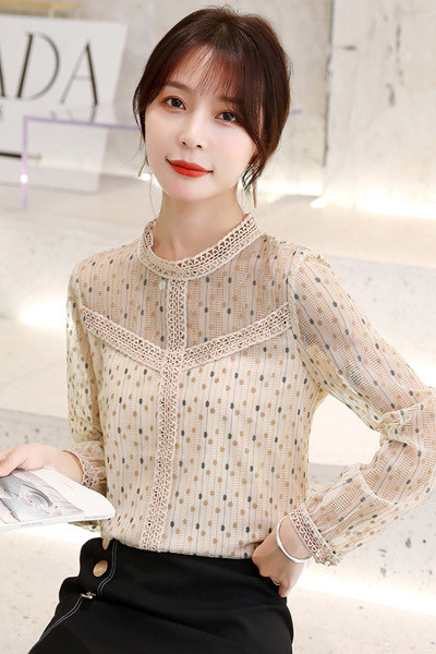 Cămașă modernă de damă cu buline, cu decolteu rotund și mâneci lungi