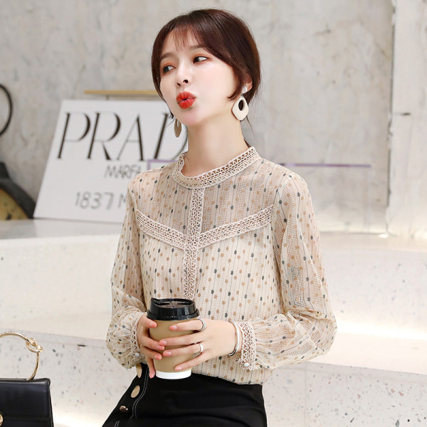 Cămașă modernă de damă cu buline, cu decolteu rotund și mâneci lungi