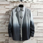 Modern férfi ing klasszikus gallérral és hosszú ujjú, irizáló színekben