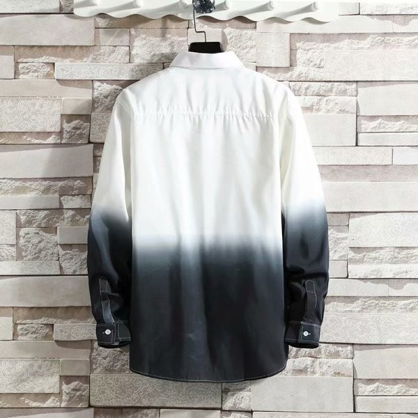 Modern férfi ing klasszikus gallérral és hosszú ujjú, irizáló színekben