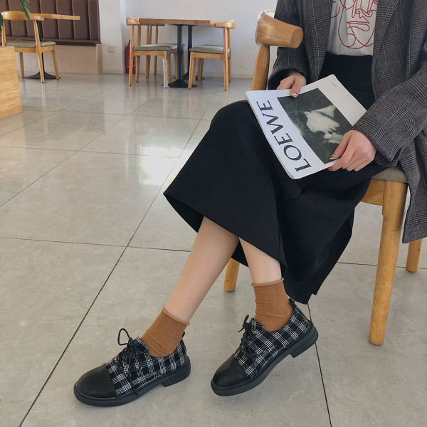 Ženske karirane casual cipele s vezicama i ravnim potplatom