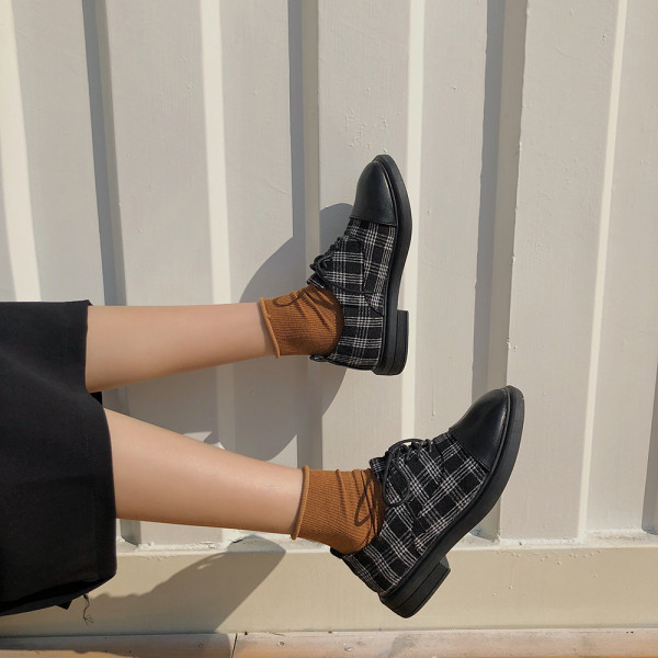 Ženske karirane casual cipele s vezicama i ravnim potplatom