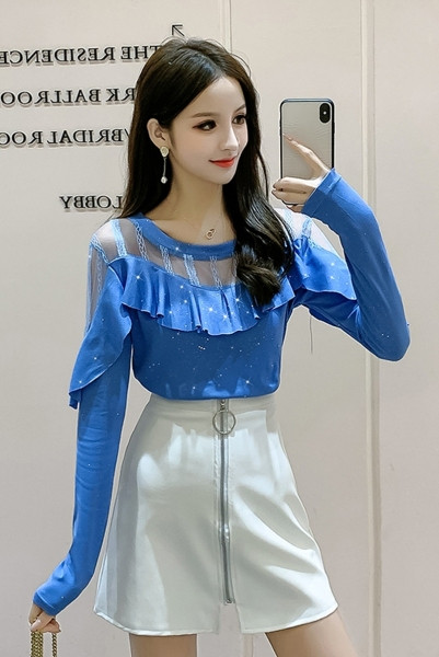 Moodne naiste särk pitsielementide ja litritega