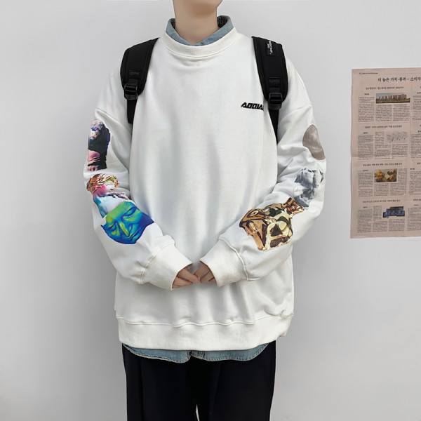 Įprasta vyriška palaidinė su ovalia iškirpte ir spalvingomis aplikacijomis ant rankovių