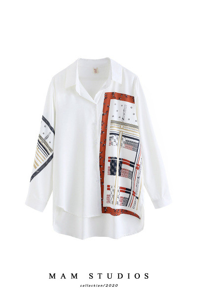 Sieviešu plats balts krekls ar klasisku apkakli un aplikāciju