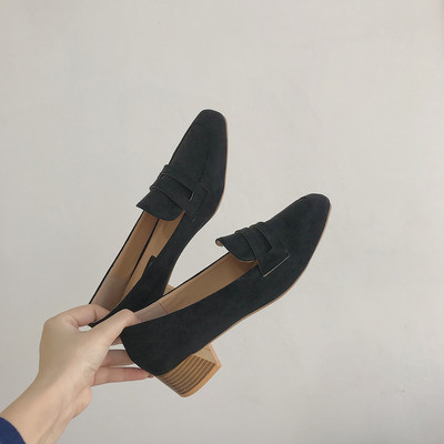 Νέο μοντέλο  γυναικεία παπούτσια από οικολογικό σουέτ με χαμιλό τακούνι