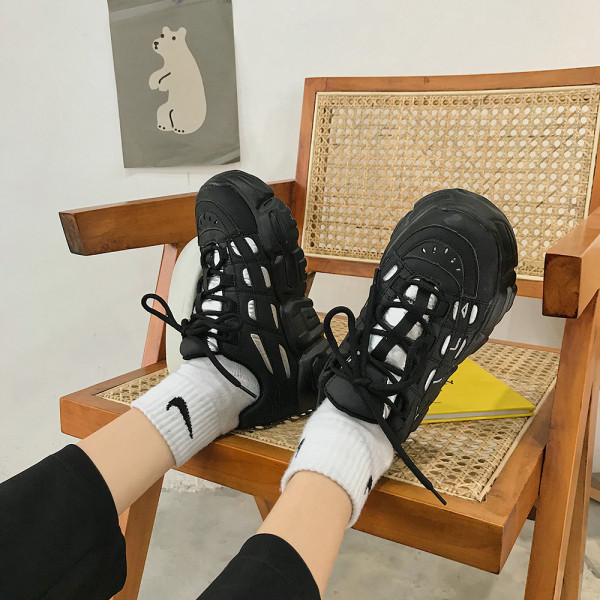 Νέο μοντέλο γυναικεία αθλητικά παπούτσια με κορδόνια και ψηλή σόλα