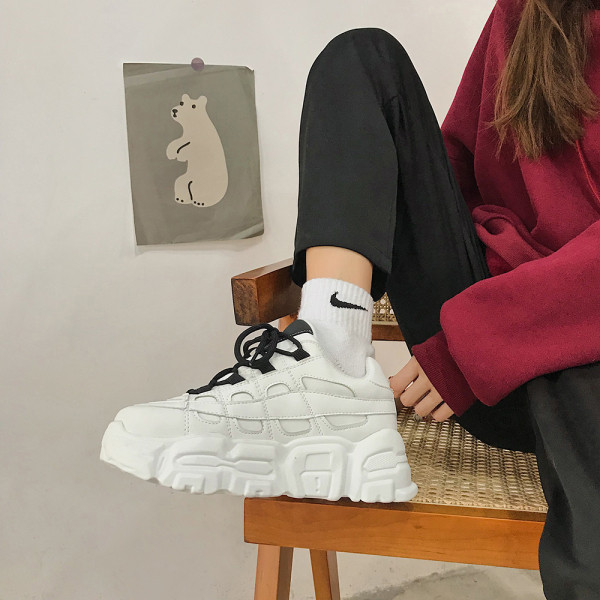 Νέο μοντέλο γυναικεία αθλητικά παπούτσια με κορδόνια και ψηλή σόλα