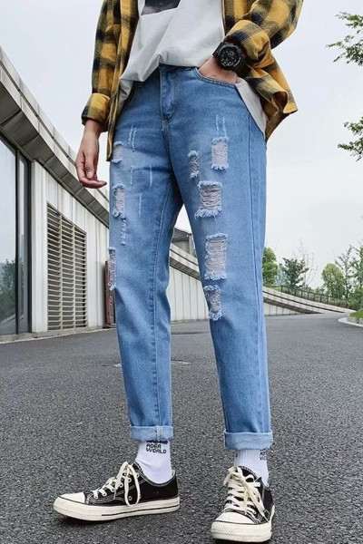 Uus mudel vabaaja meeste teksapüksid heledas värvitoonis rebenenud motiividega