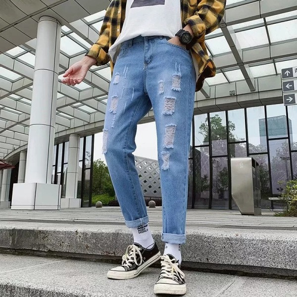 Uus mudel vabaaja meeste teksapüksid heledas värvitoonis rebenenud motiividega