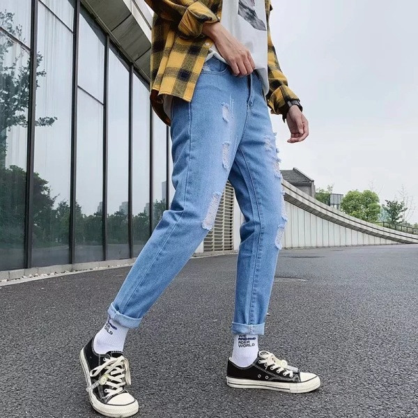 Uus mudel vabaaja meeste teksapüksid heledas värvitoonis rebenenud motiividega