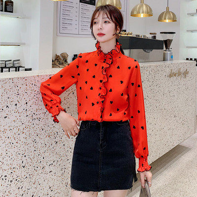 Ανοιξιάτικο γυναικείο πουκάμισο με ψηλό γιακά με βολάν και τύπωμα καρδίας