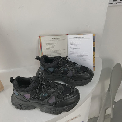 Καθημερινά γυναικεία παπούτσια με κορδόνια και έγχρωμη εκτύπωση