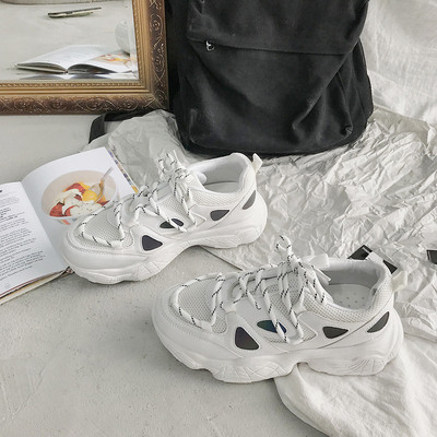 Καθημερινά γυναικεία παπούτσια με κορδόνια και έγχρωμη εκτύπωση