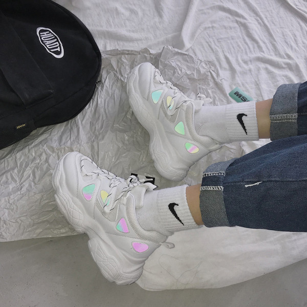 Καθημερινά γυναικεία παπούτσια με κορδόνια και έγχρωμη εκτύπωση