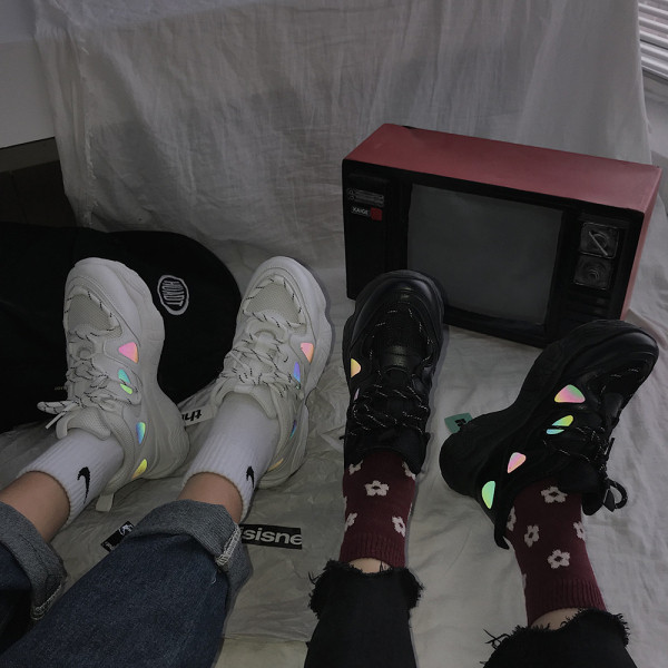 Καθημερινά γυναικεία παπούτσια με κορδόνια και έγχρωμη εκτύπωση