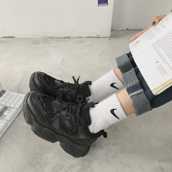 Καθημερινά γυναικεία παπούτσια με κορδόνια και έγχρωμη εκτύπωση