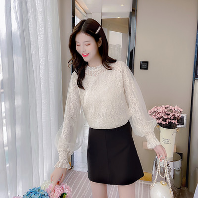 Aktuális női blúz csipkével és tülllel